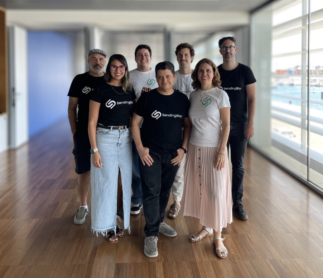 El equipo de SendingBay en su oficina de Valencia